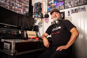 uster_23092019_radio15_sbo_11_preview In fünf Jahren hat sich in Mathias Betscharts Studio ganz schön was angesammelt.