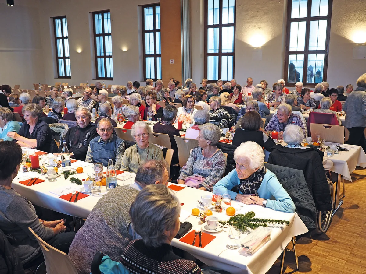 pc100688 Ältere Menschen wurden heuer schon häufig Opfer von Enkeltrickbetrüger. Im Bild: Seniorennachmittag des Frauenvereins Hinwil.