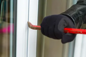 ebd_kpsg Die Zahl der Einbruchdiebstähle ging im vergangenen Jahr in fast allen Oberländer Gemeinden zurück.