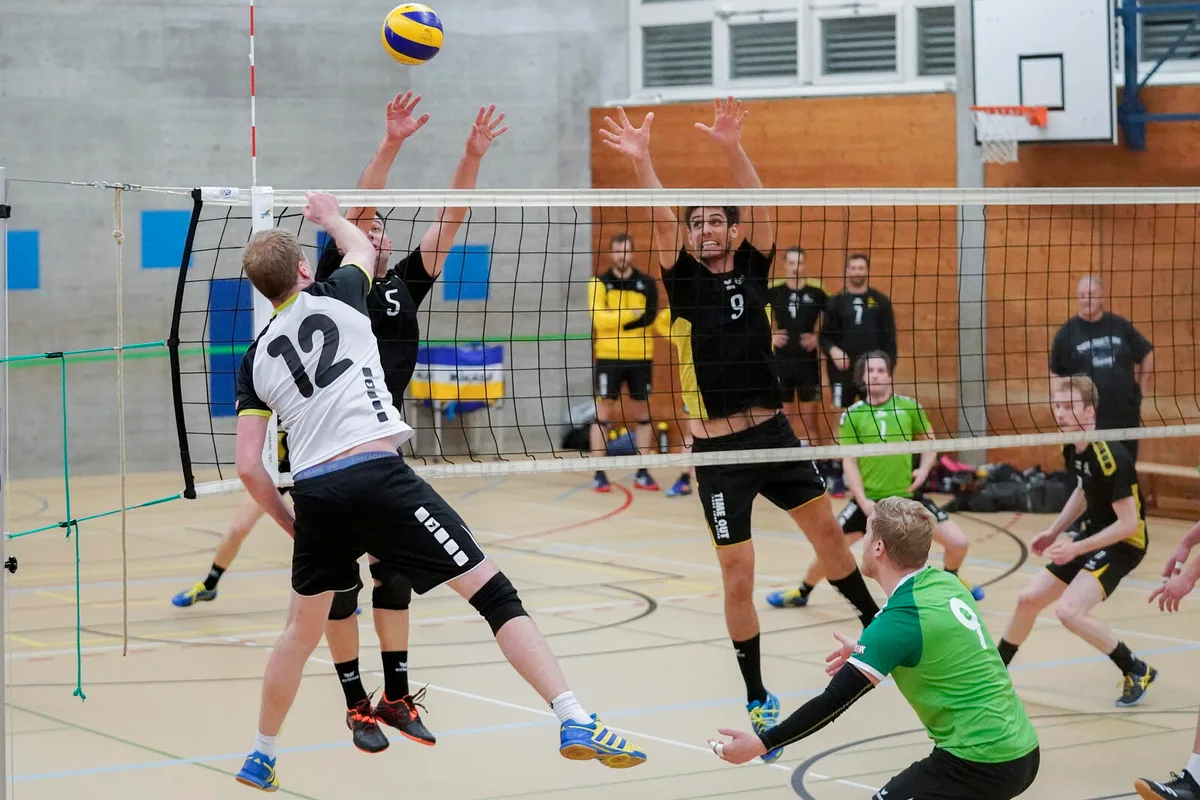In Wetzikon gibt es inskünftig kein NLB-Volleyball mehr., Im Kader des VBC Wetzikon (hier Jonas Hertig) kommt es zu vielen personellen Wechseln.