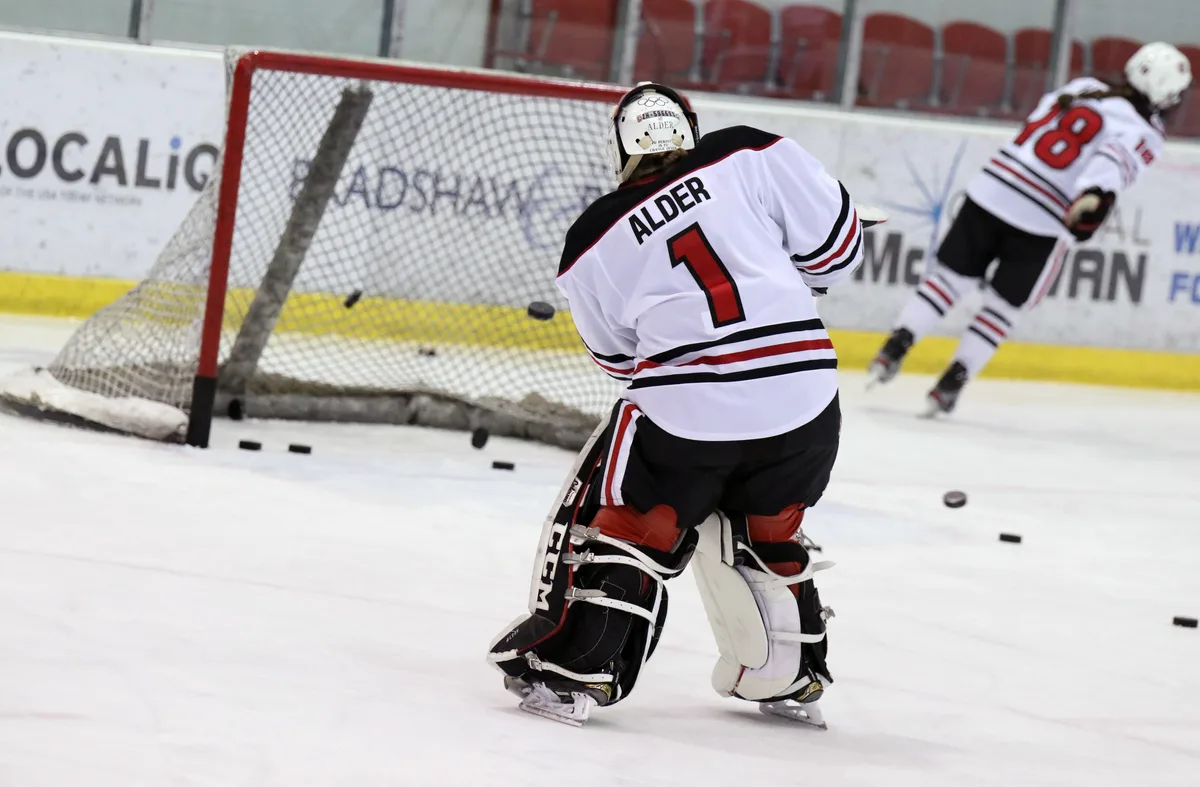 alder21 Janine Alder kam in dieser Saison nur noch zu vier Einsätzen in der College-League., Janine Alder wurde von ihren Teamkolleginnen der St. Cloud State Huskies zum Captain gewählt.