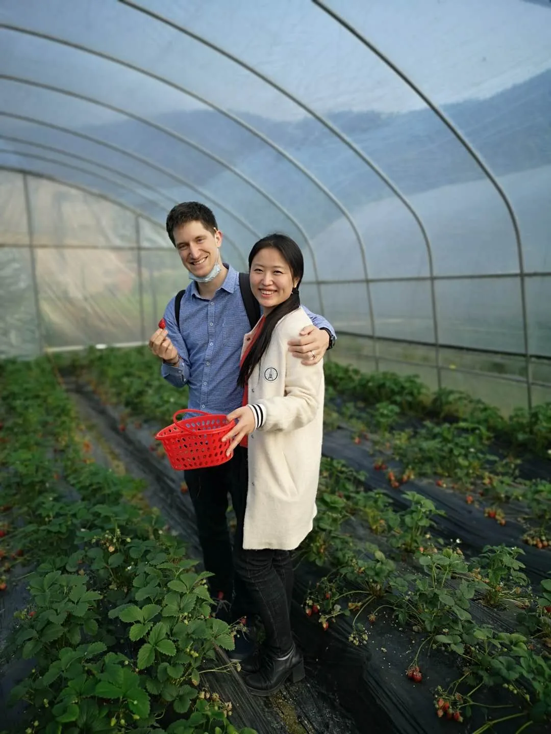 raphael_zumsteg_hittnauer_der_in_china_wohnt Raphael Zumsteg und seine Frau Xiameng geniessen die zurückgewonnenen Freiheiten. , Trotzdem dürfe man die Situation nicht unterschätzen - eine Ansteckung mit dem Coronavirus ist nach wie vor möglich.