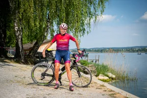 maur_26042020_beatgfeller_sbo_1 Beat Gfeller aus Nänikon ist 74 Jahre alt und fährt auch nach einer knüppelharten Tour zum Abschluss noch kurz um den Greifensee, Gfeller sitzt fast täglich im Sattel und hat sein Hobby während Jahren zum Beruf gemacht., Beat Gfeller im Jahr 1972 im Alter von 26., Ruhiger lässt es der Mann auch heute nicht angehen – ganz im Gegenteil.