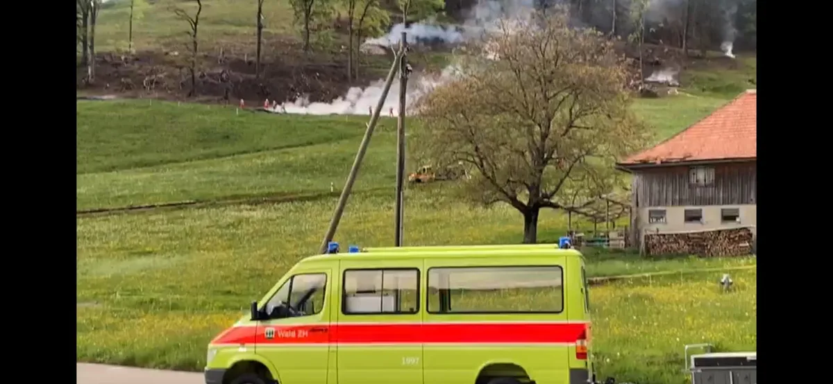 whatsapp_image_2020-04-29_at_21-10-13 40 Mitglieder der Feuerwehr seien am Mittwoch im Einsatz gestanden, heisst es bei der Feuerwehr.