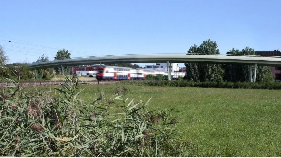 usterwest_visualisierung_sbb_preview Ob die Brücke über die Bahnlinie in Usters Westen jemals gebaut wird, ist eher unwahrscheinlich.