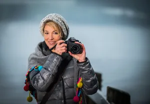 greifensee_22122017_nag_sbo_6 Prisca Wolfensberger führt die NaG seit 2016 als Chefredakteurin., Für die Jubiläumsausgabe hat sie das gesamte Archiv der NaG durchforstet., Die NaG war einst eine Beilange des AvU, heute wird sie als eigenständige Zeitung gratis in die Haushalte geliefert.