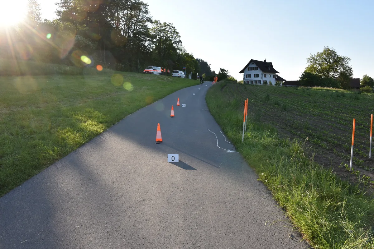 200517_maur Auf diesem Weg kam es gestern zu einem Zusammenstoss zwischen einem Velofahrer und einem Inline Skater.