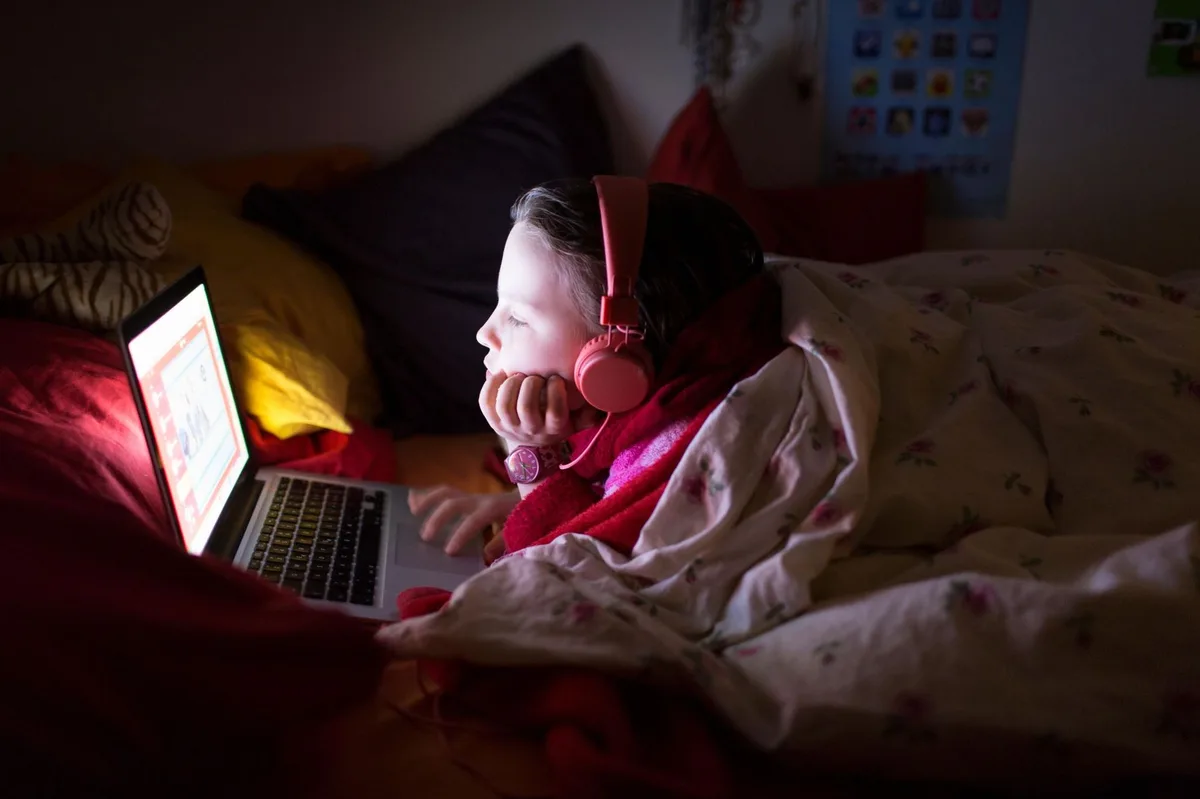 Aktuell sind ein Drittel der 5 Millionen Schweizer Haushalte ans schnelle Glasfasernetz angeschlossen.