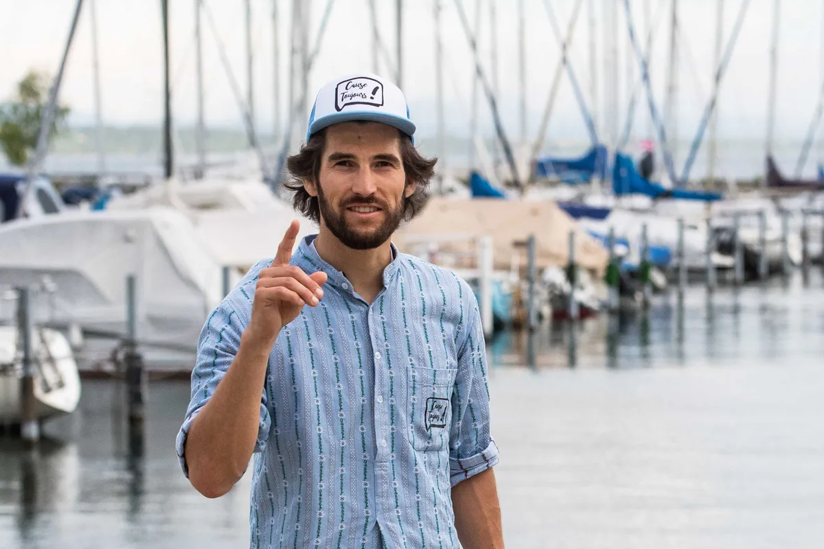 2_portrait Dimitri Egger hat sich vorgenommen, in jedem Schweizer Kanton einen Langstrecken-Triathlon zu absolvieren. , Am 24. Mai steht Zürich auf dem Plan. Gestartet wird schwimmend, in Auslikon am Pfäffikersee., Egger freut sich darauf, dass Oberland besser kennezulernen.