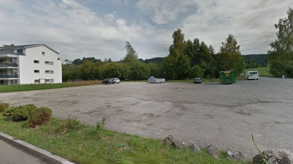 arztpraxis Auf dem heutigen Parkplatz neben der Migros soll der Neubau entstehen.