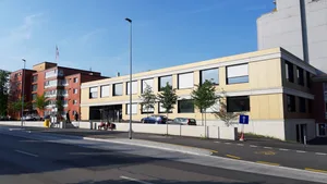 20200603_081519 Erst wenn der Coronatest negativ ist, dürfen sich die Bewohner wieder ohne Schutzmaske im Alters- und Spitexzentrum bewegen., Michael Oldani ist seit einem Dreivierteljahr Direktor des Alters- und Spitexzentrums in Dübendorf.