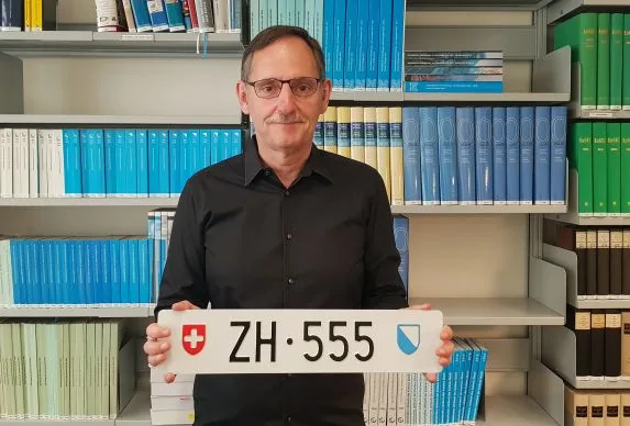 1591195031661 Der zuständige Regierungsrat Mario Fehr mit dem Kontrollschild «ZH 555».