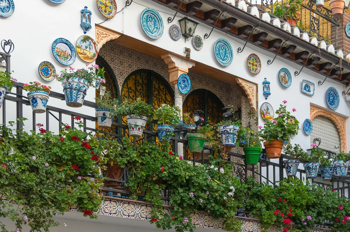 granada-89586_1920 Ein blumenprächtiger Balkon..., ...oder einer mit Weitblick..., ...ein Garten wie in Versailles..., Wir zeigen sie alle!