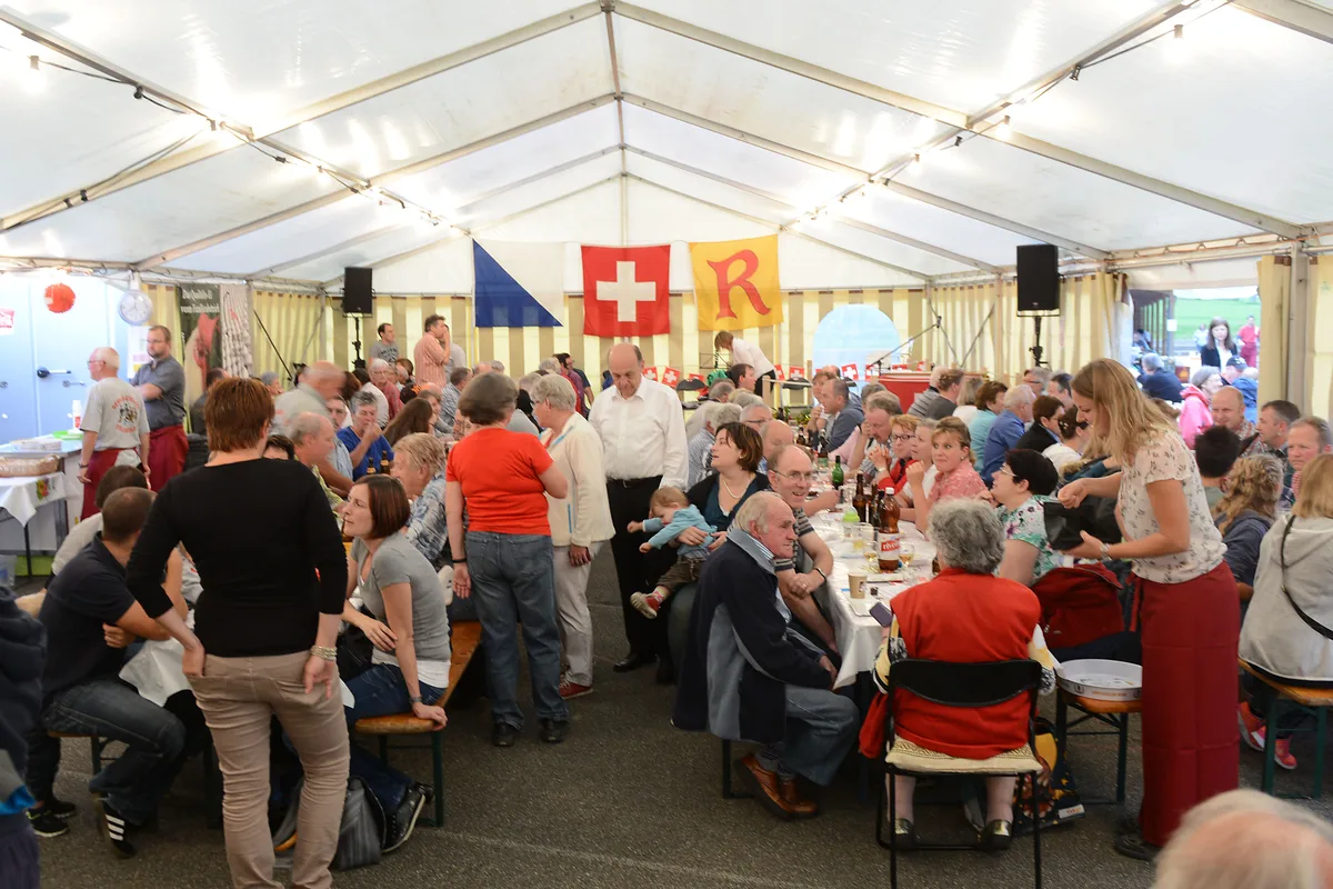 regio-hinwil_1augustfeier_faegswil_jam10 Die 1.-August-Feiern, wie hier 2015 in Rüti, sollen auch dieses Jahr trotz Corona-Krise durchgeführt werden.
