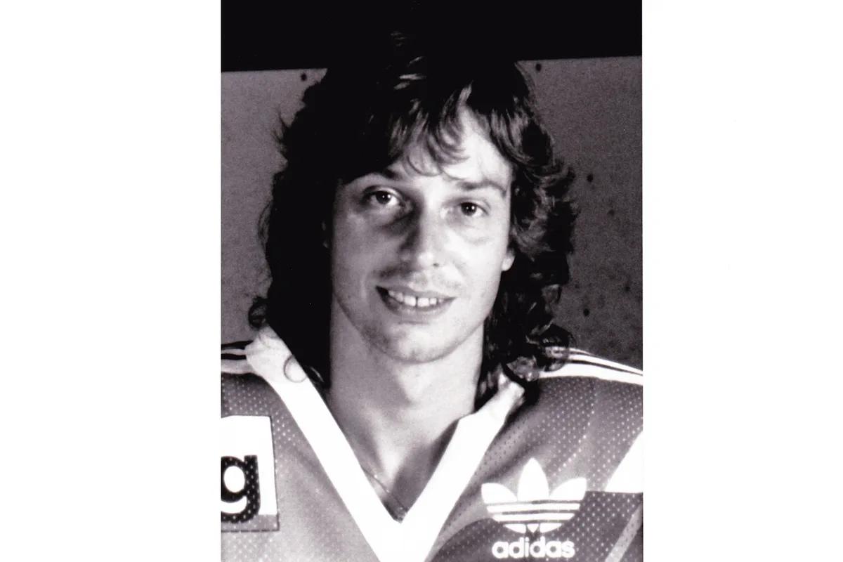 adrian-hotz_adrian_1992_portrait Adrian Hotz verstarb im Alter von nur 56 Jahren. , Adrian Hotz (rechts) mit Arno Del Curto: Einst rieben sie sich beim ZSC, später wurden sie gute Freunde.