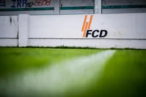 uster_13082018_fcd_crm_3_preview Auch die Markierung auf dem Spielfeld kostet Geld., FCD-Präsident Markus Herzog sagt: «Ohne das Geld hätten wir einen Konkurs wohl kaum abwenden können.»