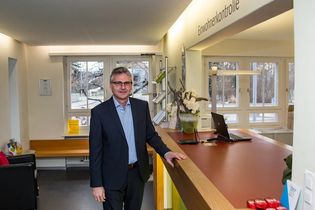 bu_urs-graf_14022018_re_06_1 Im letzten Jahr verzeichnete Mönchaltorf noch 3887 Einwohner. Nun durfte Gemeindepräsident Urs Graf (FDP) den 4000. begrüssen.