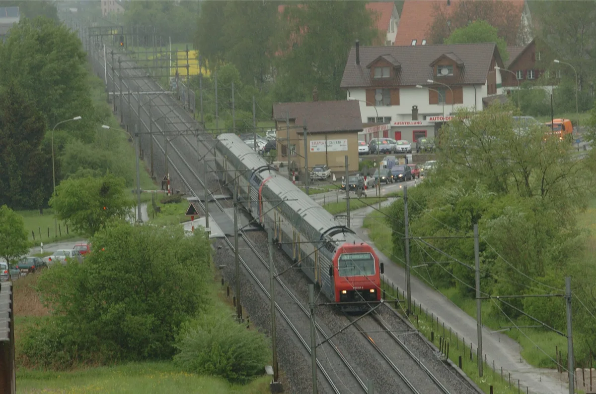 0428717_preview Beim Bahnübergang in Werrikon wird ab Montag gebaut.
