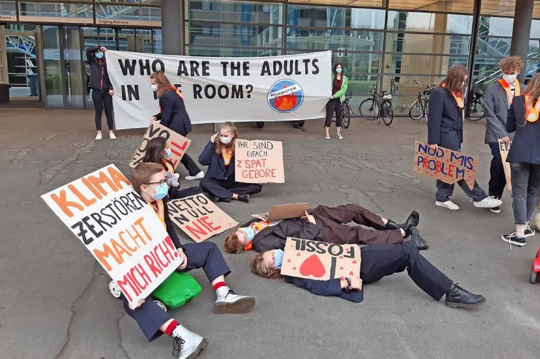 adfgaerz Die Klimajugend demonstrierte am Montag vor der Kantonsratssitzung, in der die Klima-Allianz ihre Mehrheit ausspielte.