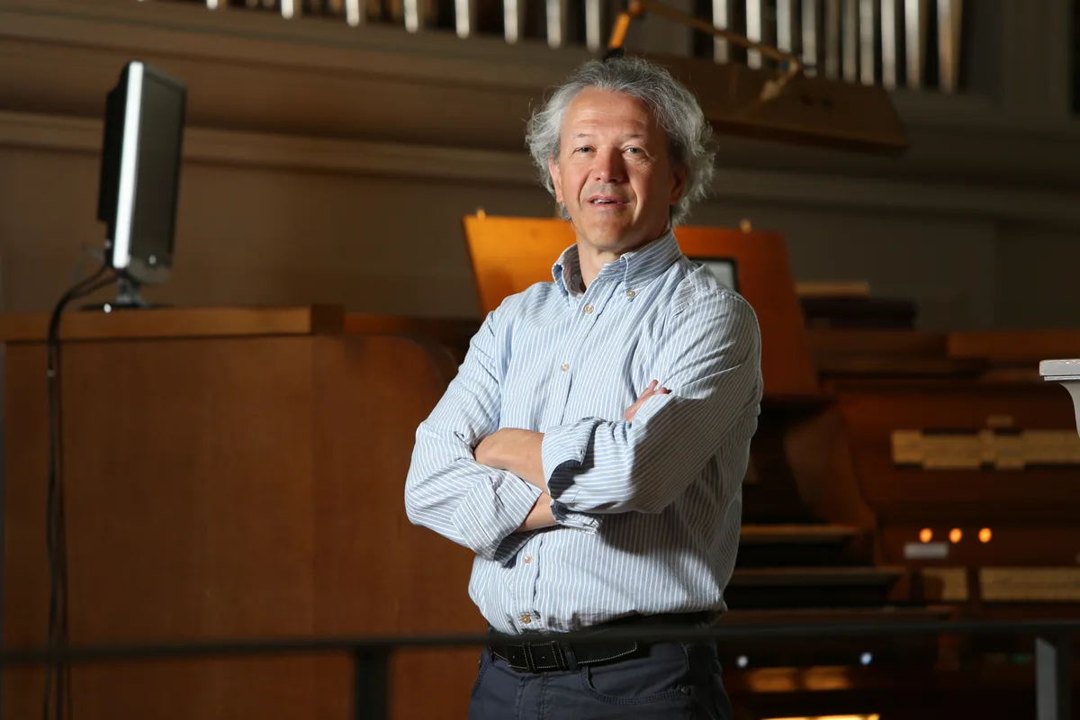 uster_20082018_portrait_schaettin_nag-10 Internet statt Livemusik: Stefan Schättin ist zuversichtlich, dass der Stream auf ein reges Interesse stossen wird., Statt den hauthnahen Vibrationen der hohen und tiefen Töne..., ...soll eine Live-Stream eine Alternative zum Orgelfestival bieten.