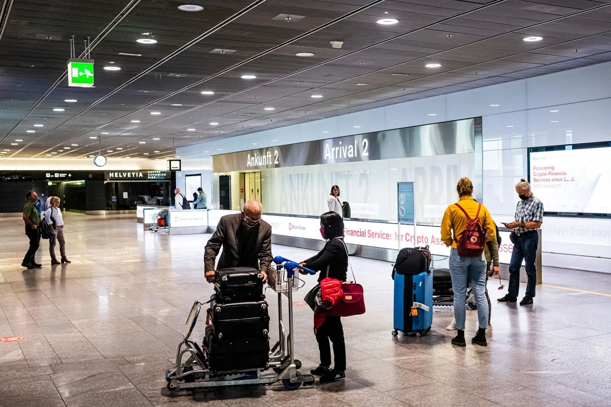 a44apsn6azy9k0sx0n7dzu Vom Flughafen in die Quarantäne: Ab Montag müssen sich Reisende aus Risikoländern nach der Ankunft für zehn Tage isolieren.