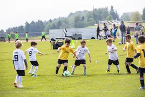 bu_fussball_26052019_re_07 Können sich die Maurmer Junioren bald in einem Klubhaus verpflegen?, Auf der Looren in Maur fehlt Kurt Plattner immer noch das Klubhaus für seinen FC Maur.