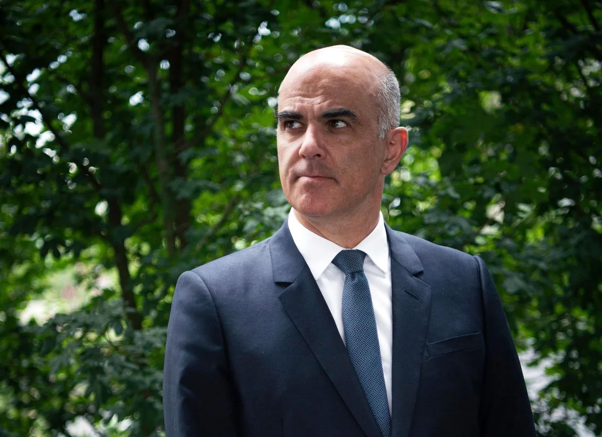 Auf dem Rückweg aus seinen Ferien – oder: dem «Holiday-Office» – stellte sich Alain Berset den Fragen der Journalisten.