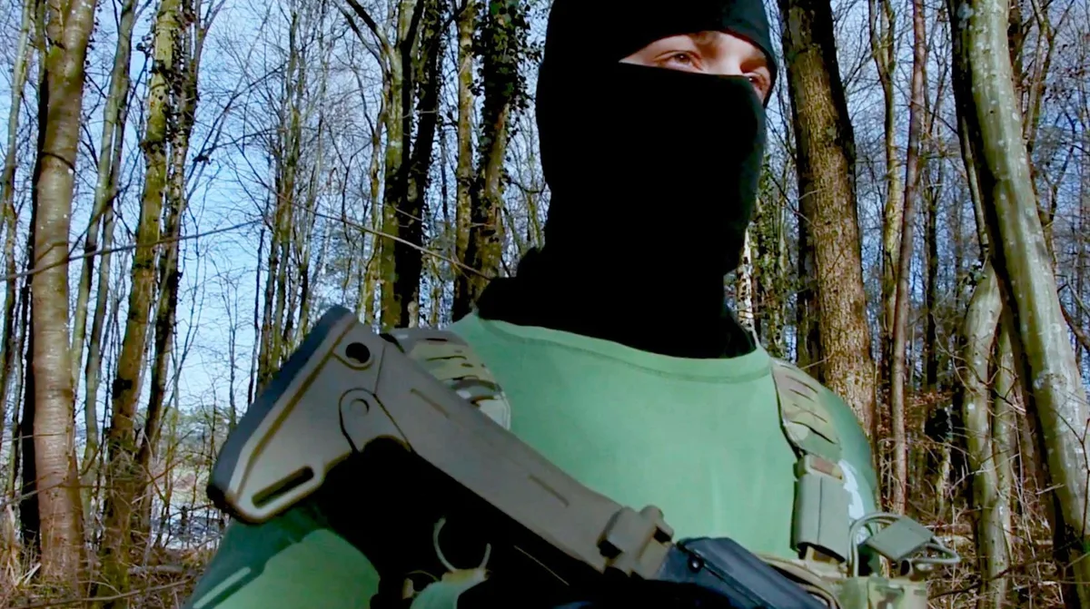 Szene aus einem Propagandafilm der Eisenjugend: Ist das etwa Eszil, ein Eisenjugend-Fanatiker?