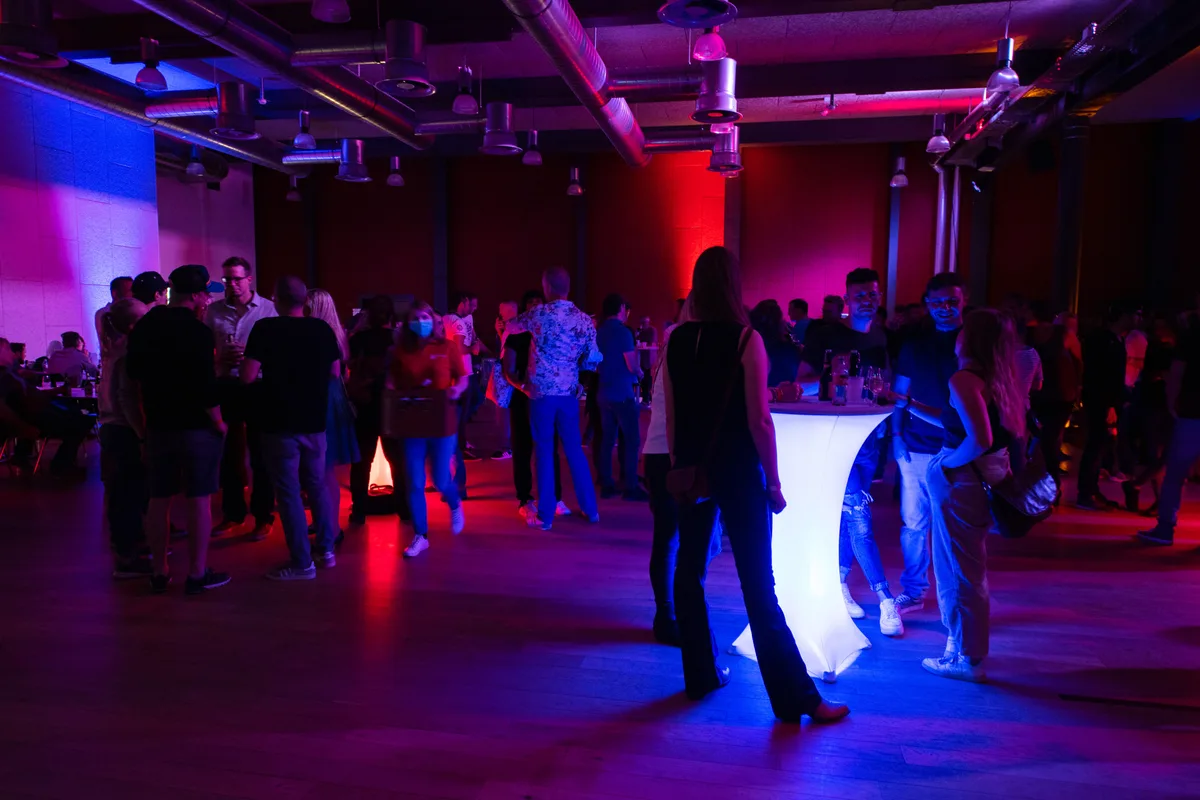 In der Stadt Zürich wird im Club Exil eine Party abgesagt. Hier im Bild: Partyszene aus dem Chesselhuus in Pfäffikon.