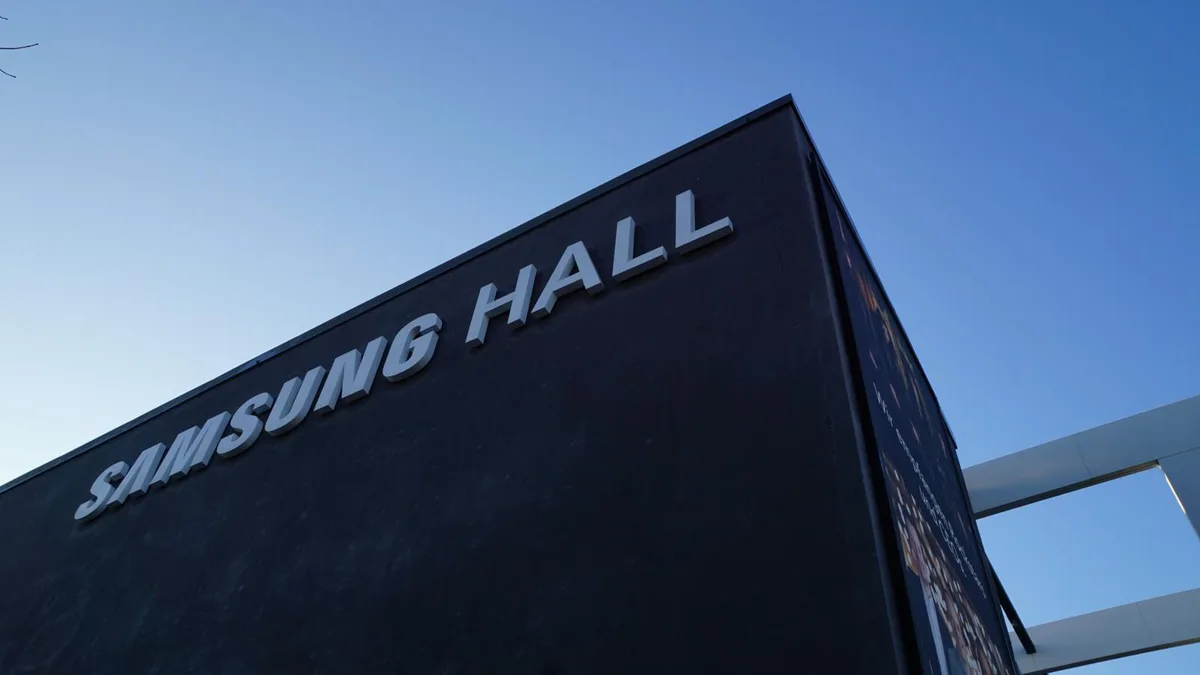 dsc01537_preview_1 Noch kann niemand sagen, wann in der Samsung Hall wieder Anlässe durchgeführt werden. , Anke Stephan kritisiert, dass ihre Branche keine finanzielle Unterstützung erhält. , Damals war die Welt für die Veranstalter noch in Ordnung: Fans von Daddy Yankee vor zwei Jahren in der Samsung Hall.