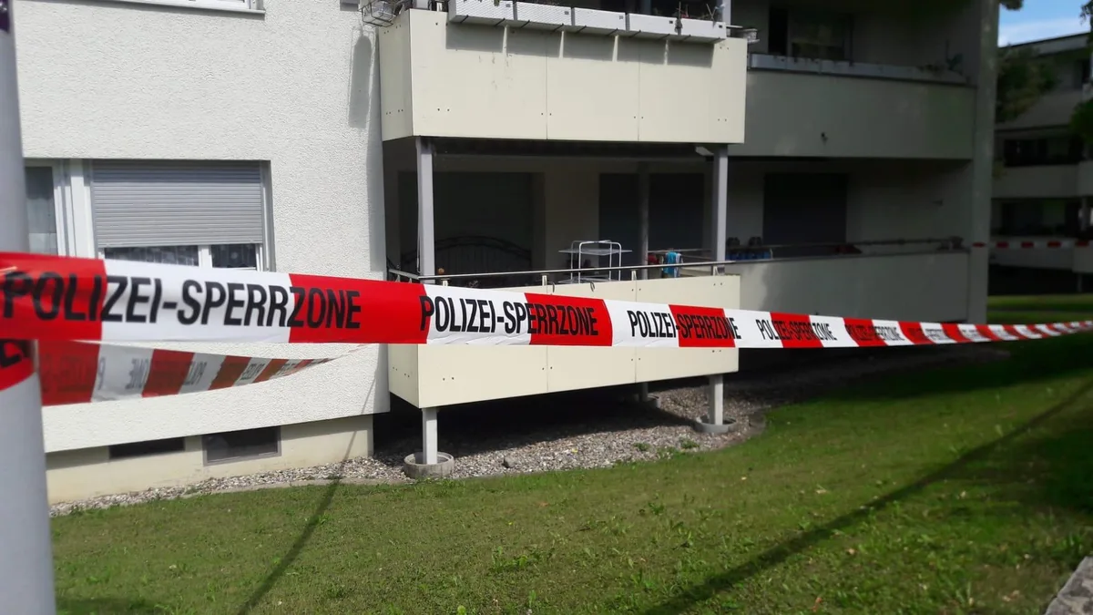 Noch immer sind die Spuren des Polizeieinsatzes vom Sonntag im Zollikerberg zu sehen?
