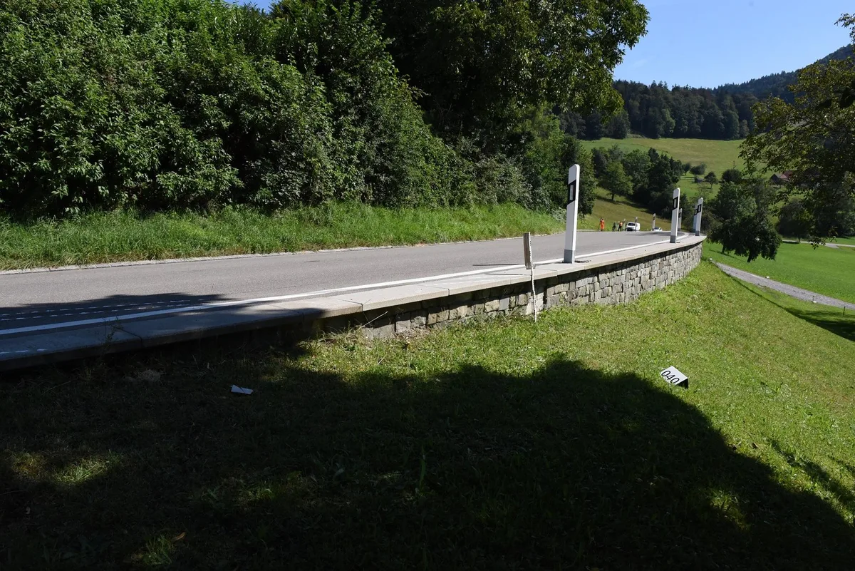 An dieser Stelle auf der Höhenstrasse kam der Lenker von der Fahrbahn ab.