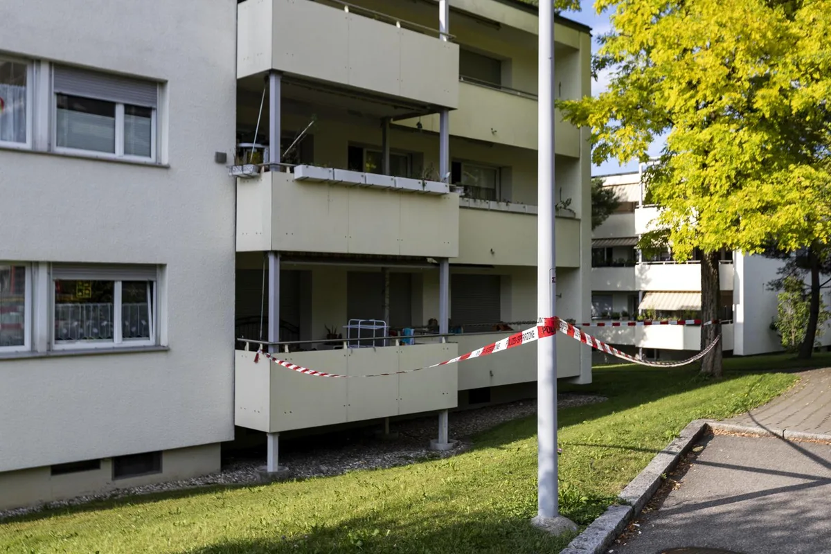 20200817183355782_preview Im Zollikerberg zeugt das rote Absperrband noch immer von der Tragödie.