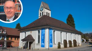 bildkombo_bauma Pfarrer und Kirchenhistoriker Armin Sierszyn wird am «Chilefäscht» einen Video-Vortrag über die Geschichte der Querkirche.