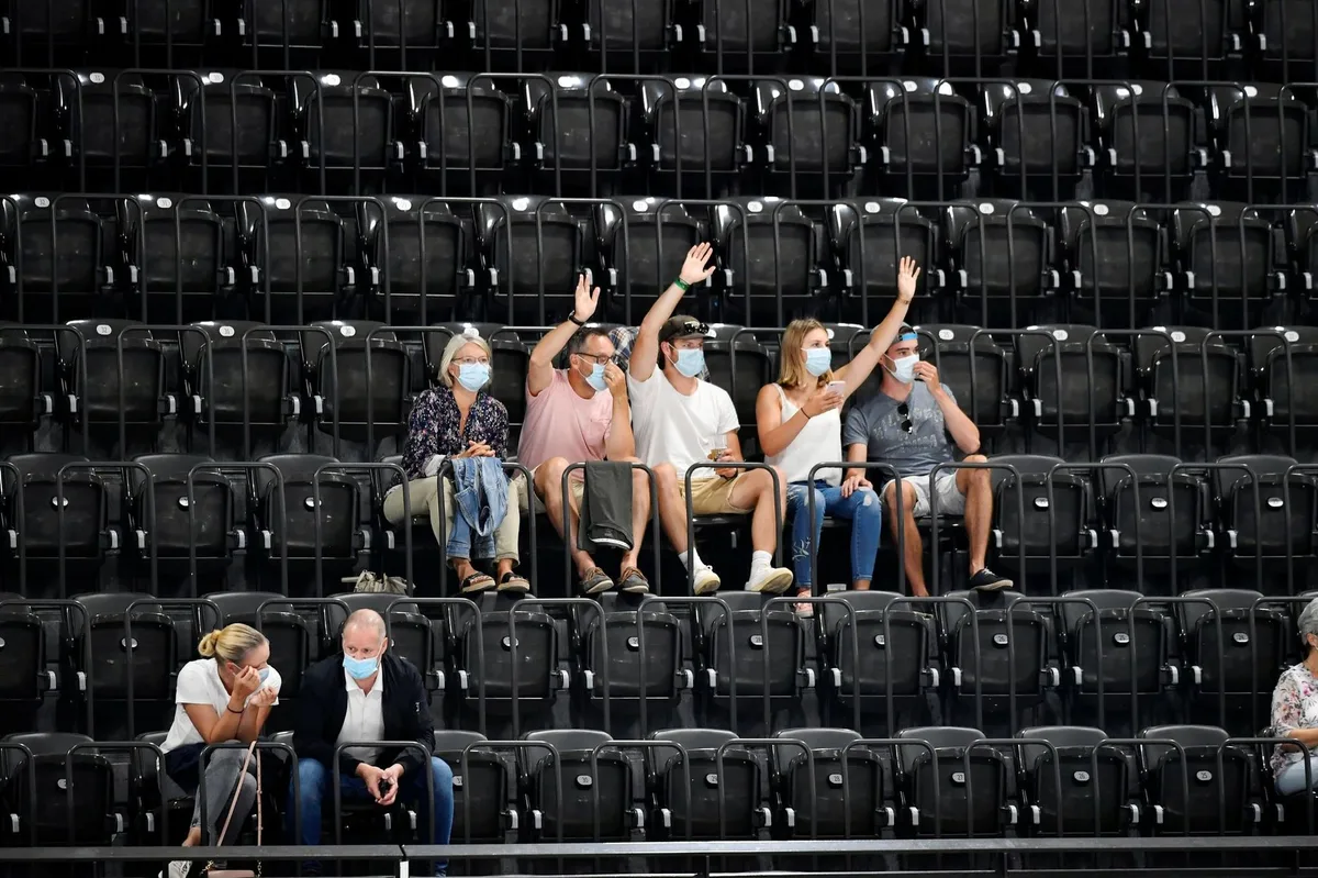 apirfa3dkq4bc68-xqywcb Jeder zweite Sitz im Stadion soll in Zukunft freibleiben.