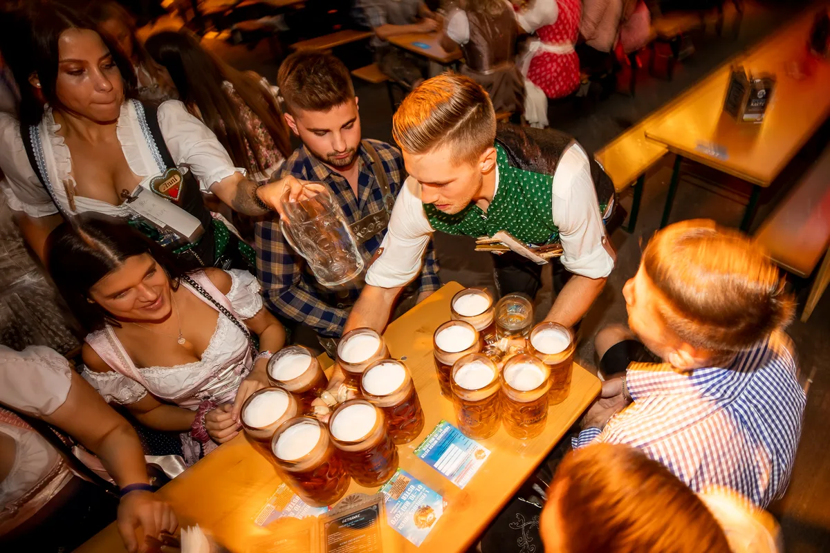 uster_27092019_oktoberfest_crm_8 In diesem Jahr findet kein Oktoberfest in der Landihalle in Uster statt., Der Sicherheitsabstand hätte nur mit weit weniger Besucher eingehalten werden können., Die Frage, ob mit Uster Bräu angestossen wird, erübrigt sich nun vorerst.