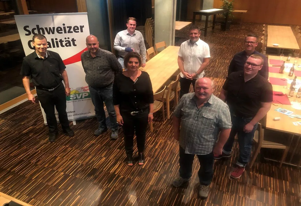 Keine Anzeichen von Dichtestress: Der Vorstand mit dem neu gewählten Lukas Bosshard (rechts aussen) in corona-konformem Abstand.