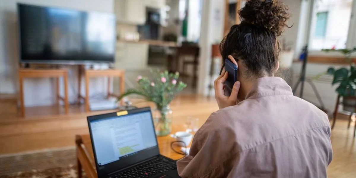 60qtqd4aqffbglwfkl7z4d Was machen die Mitarbeiter im Homeoffice? Diese Frage wird vermehrt mit Software-Tools kontrolliert.