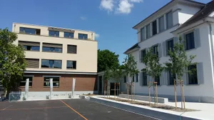 20180601_140717 Im Altbau des Schulhauses Wil (rechts) weist ein Klassenzimmer eine Radonbelastung auf, die den Referenzwert deutlich übersteigt