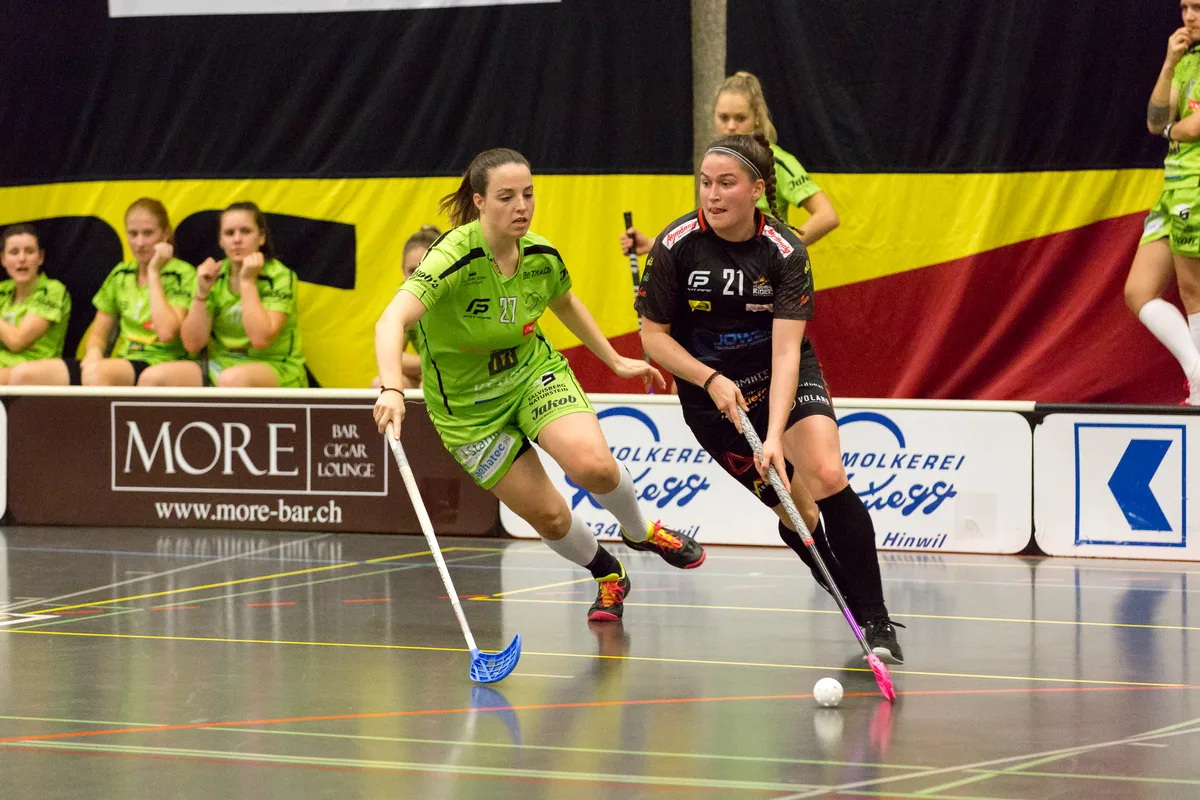 201010-nla_riders-skorps Annina Faisst (rechts) und die Floorball Riders gewannen erstmals in dieser Saison.