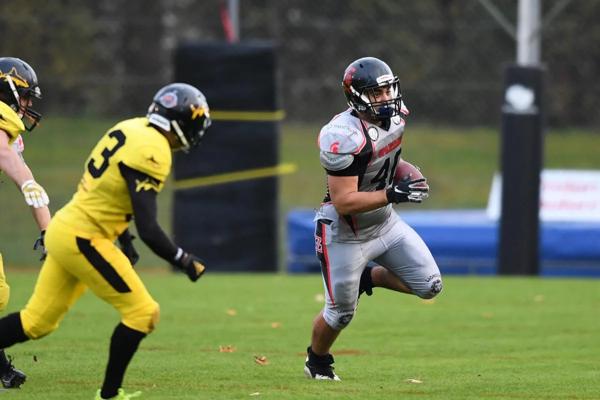 Nicht zu stoppen: Die Zurich State Spartans (silbergraue Trikots) gewinnen den Herbstcup der NLC.