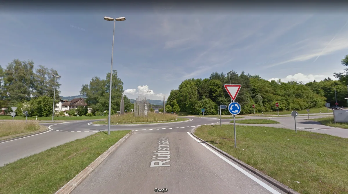 Die Rütistrasse wird ab dem Kreisel Kämmoos in Bubikon in Richtung Wolfhausen zwischenzeitlich gesperrt., Die Strecke zwischen Wolfhausen und Bubikon entlang dem Egelsee ist nur auf dem Fuss- und Radweg passierbar.