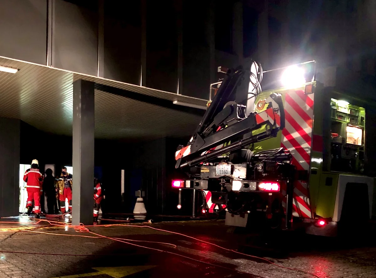 122749223_3422044097891345_2940482690975662575_o Kurz nach Mitternacht wurde die Feuerwehr an die Lagerstrasse gerufen.