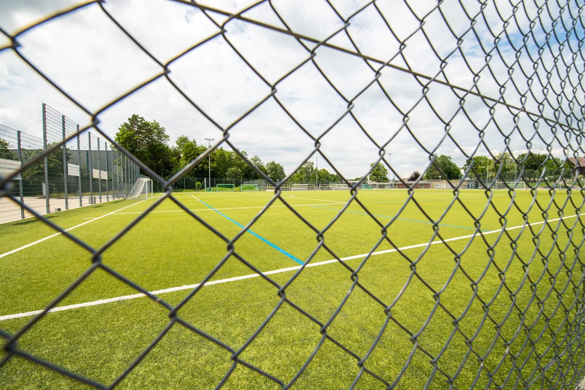 Auf der Sportanlage Meierwiese in Wetzikon erhält der Fussballplatz Nummer 4 eine neue Beleuchtung.