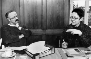 nzz_20010209_0_0_47-pdf_1 Bruno Fenner und Gaby Gossweiler während eines Streitgesprächs mit der NZZ im Frühjahr 2001., Was die pädagogischen Vorteile einer Tagesschule betrifft, sind sich Befürworter und Gegner komplett uneinig.