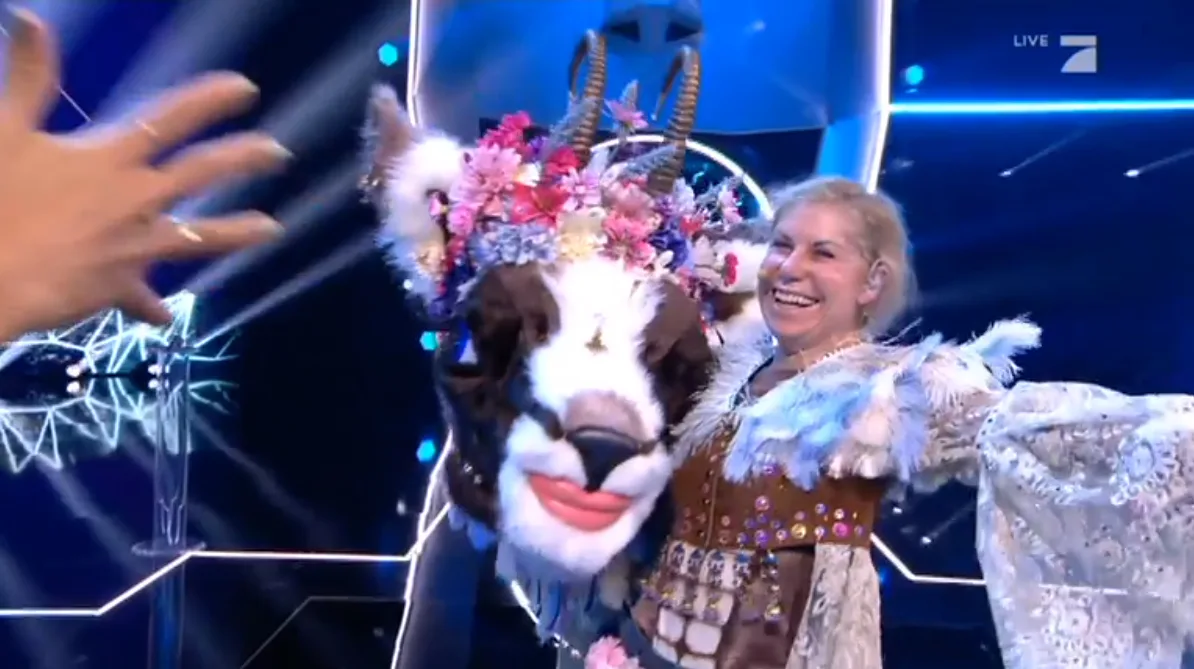 the_masked_singer_-_biellmann Marc Sway hat richtig geraten: Unter der Gams-Maske steckte Denise Biellmann.