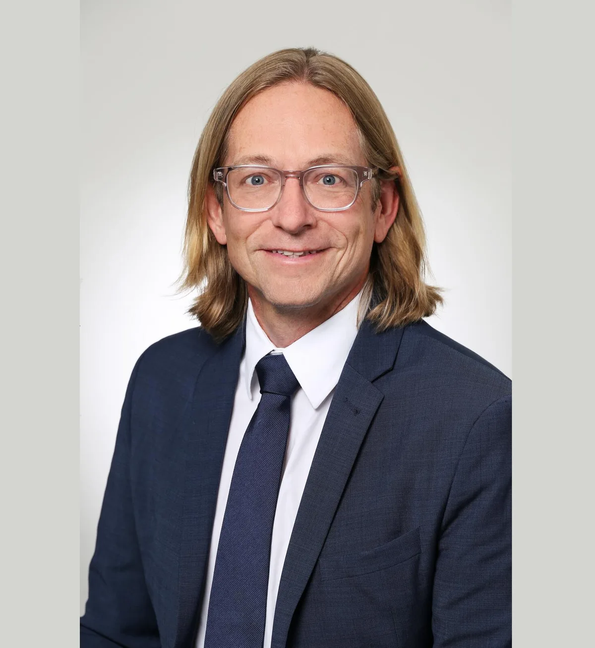 Der 49-jährige Adrian Wolfensperger wohnt in Greifensee, wo er auch aufgewachsen ist.