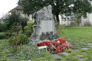 0641624_preview Der Ustertagstein auf dem Zimikerhügel wurde 1930 zum 100-Jahr-Jubiläum errichtet.