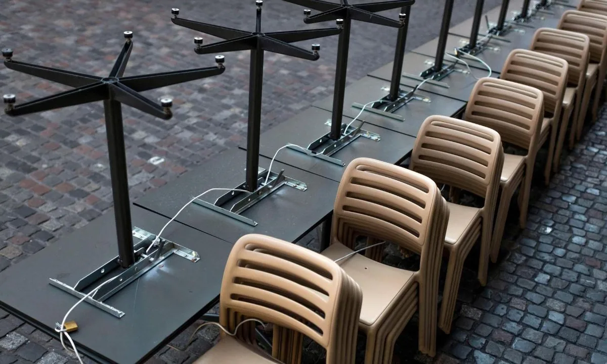 sdfwef In manchen Kantonen dürfen Restaurants derzeit keine Gäste bedienen. Doch auch wo offen ist, kommt es zu Umsatzeinbussen.