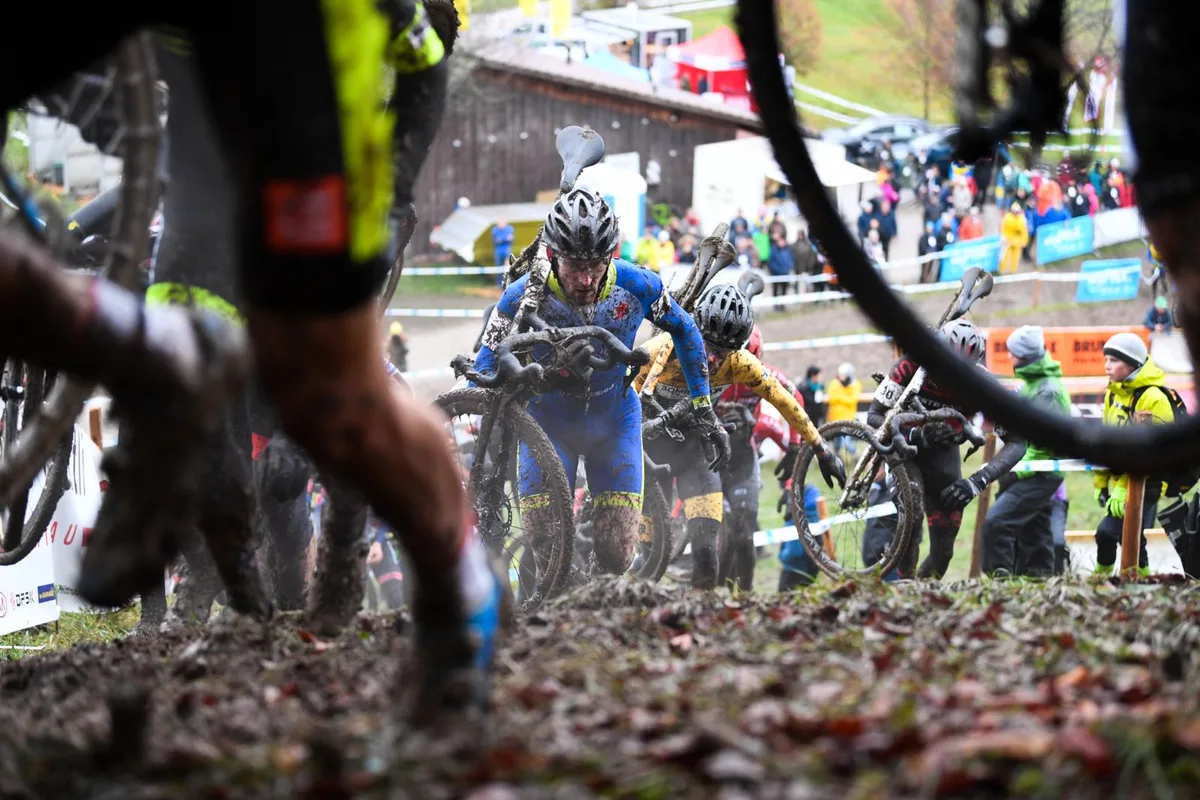 sport_17112019_radquerhittnau_dku_3_preview Kampf am Schlosshügel: Das Hittnauer Quer hat Tradition.